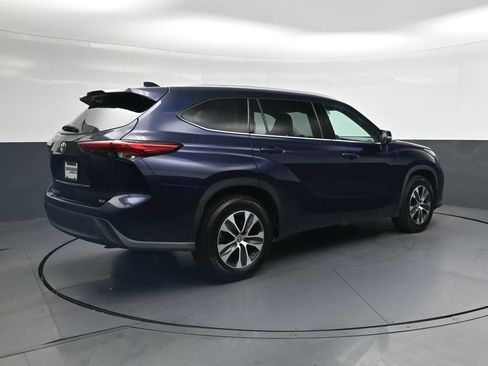 Used 2021 Toyota Highlander XLE FWD image 5