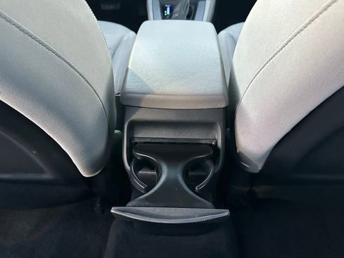 Used 2017 Hyundai Elantra SE image 30