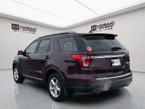 Used 2018 Ford Explorer XLT w/ Equipment Group 201A image 4