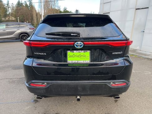 Used 2022 Toyota Venza LE image 5