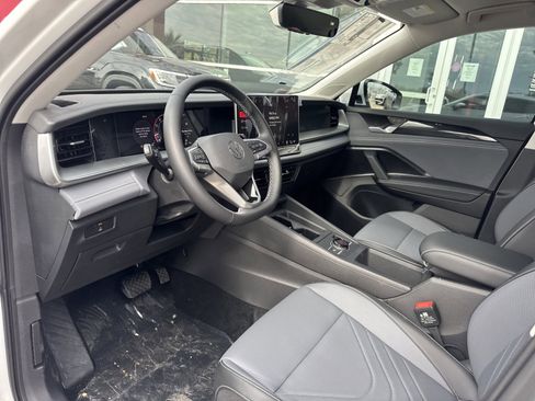 New 2026 Volkswagen Tiguan SE image 10