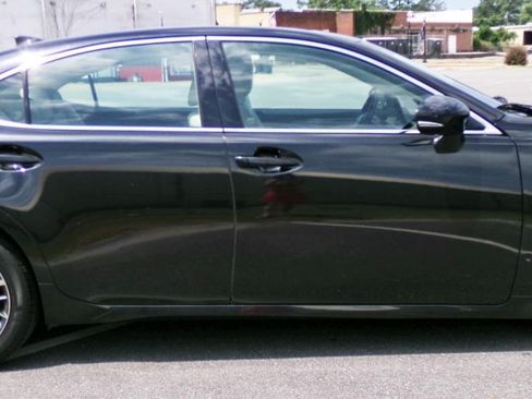 Used 2017 Lexus ES 350 w/ Luxury Package FWD image 5