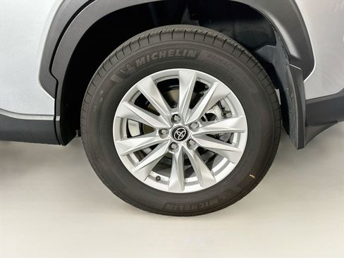 Used 2025 Toyota Corolla Cross LE w/ Moonroof Package FWD image 11