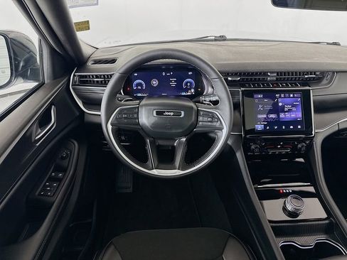 Used 2025 Jeep Grand Cherokee Altitude image 24