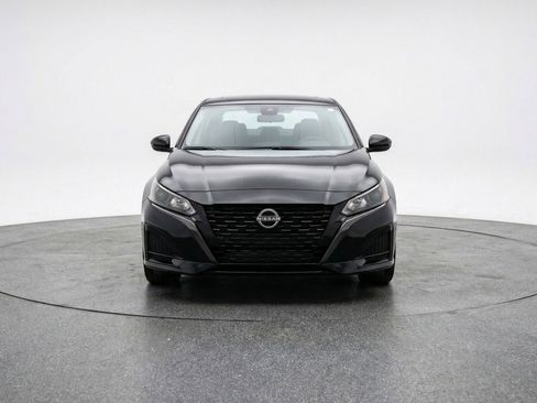Used 2025 Nissan Altima 2.5 SV image 2