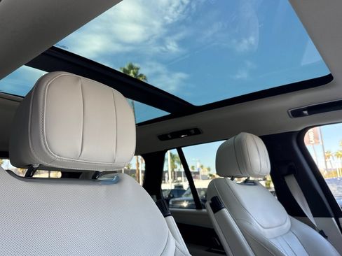 Certified 2025 Land Rover Range Rover SE AWD/4WD image 18