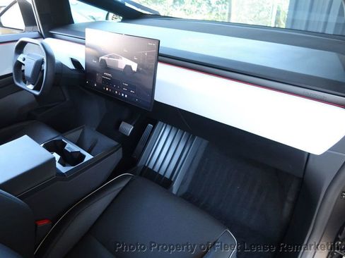 Used 2024 Tesla Cybertruck AWD Crew Cab image 31