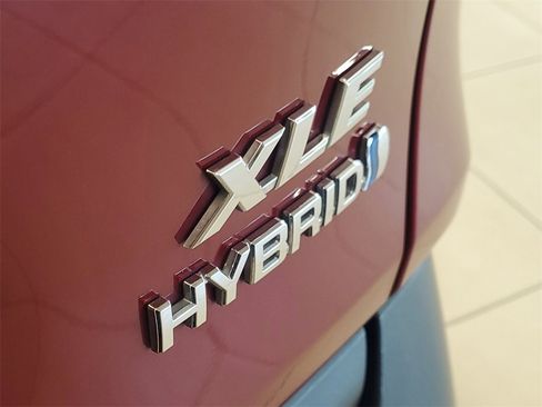 Certified 2022 Toyota RAV4 XLE Premium image 9