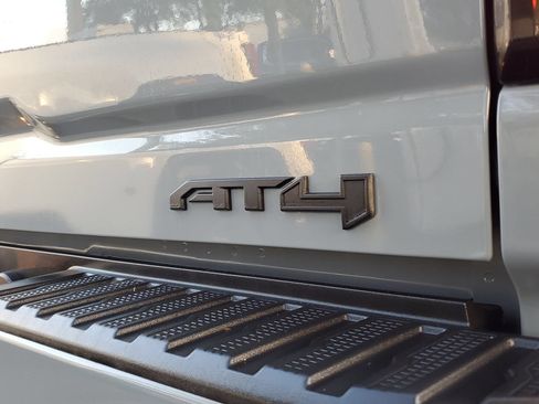 Used 2025 GMC Sierra 2500 AT4 w/ AT4 Premium Plus Package AWD/4WD image 8