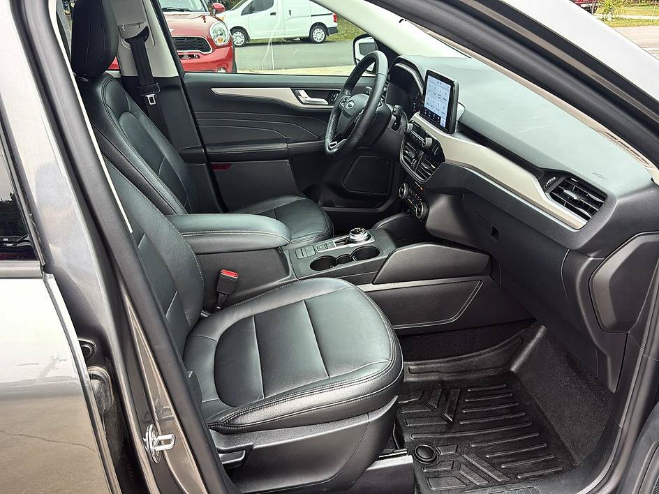 Used 2021 Ford Escape SE w/ SE Sport Appearance Package FWD image 33