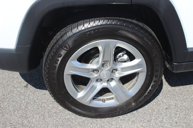 Used 2024 Jeep Compass Latitude AWD/4WD image 34