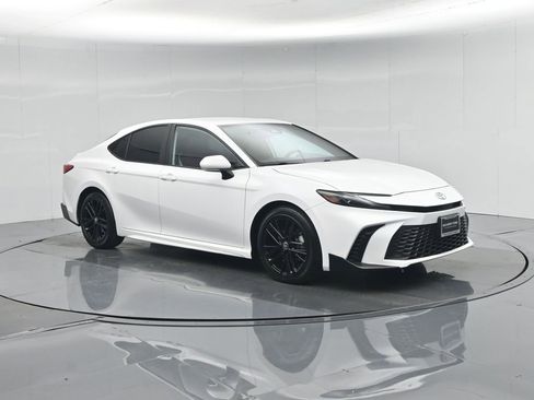 Used 2025 Toyota Camry SE FWD image 26