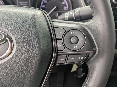 Used 2022 Toyota Camry SE image 19