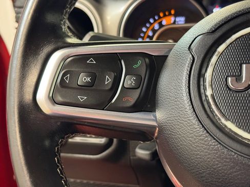 Used 2019 Jeep Wrangler Unlimited Sahara AWD/4WD image 32