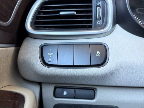 Used 2017 Kia Sorento FWD image 28