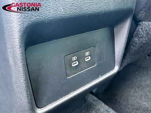 Used 2025 Nissan Rogue SV FWD image 32