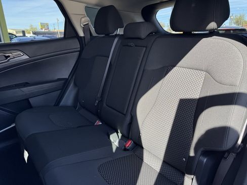 Used 2023 Kia Sportage LX image 36