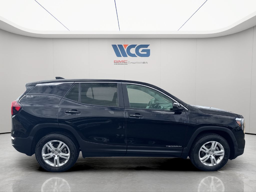 Used 2024 GMC Terrain SLE AWD/4WD image 2