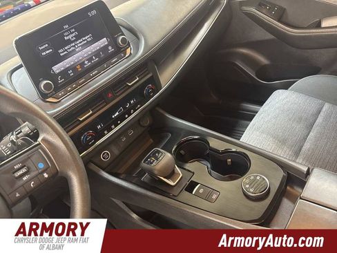 Used 2023 Nissan Rogue SV image 17