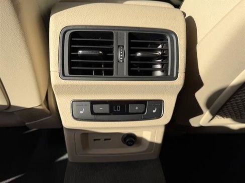 Used 2020 Audi Q5 e Prestige w/ Prestige Package image 26