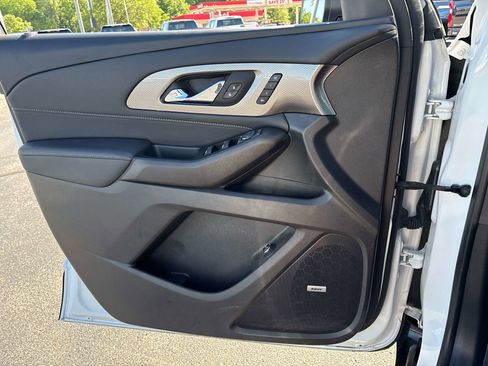 Used 2024 Chevrolet Traverse Premier w/ Redline Edition AWD/4WD image 17