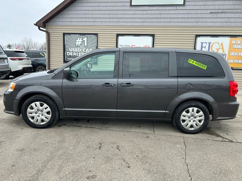 Used 2019 Dodge Grand Caravan SE w/ UConnect Hands-Free Group image 8