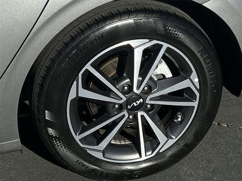 Used 2023 Kia Forte LXS image 29