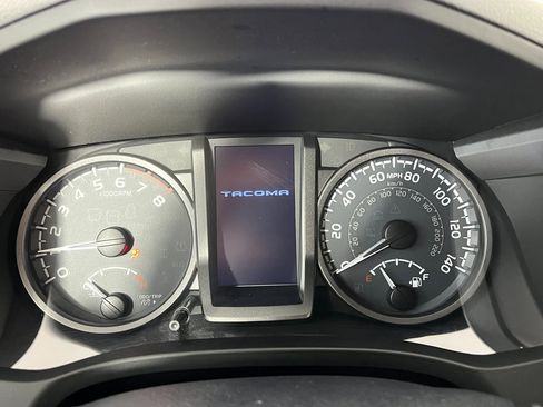 Used 2019 Toyota Tacoma TRD Off-Road image 4