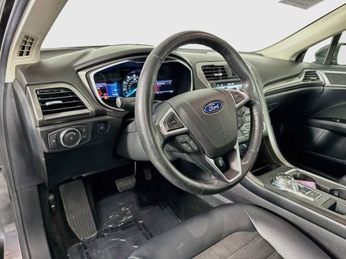 Used 2017 Ford Fusion SE w/ Equipment Group 201A FWD image 10