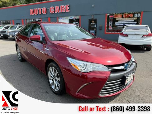 Used 2017 Toyota Camry XLE w/ Moonroof Package FWD image 1
