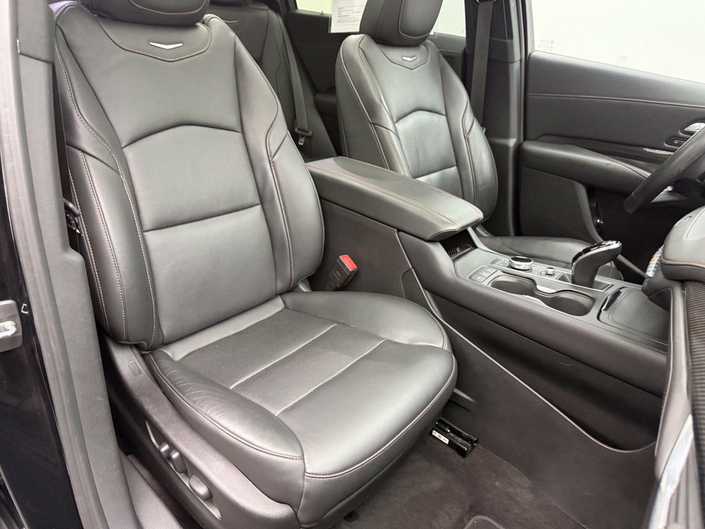 Used 2022 Cadillac XT4 Sport w/ Comfort Package AWD/4WD image 36