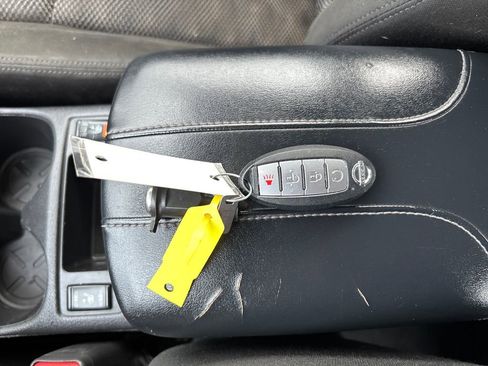 Used 2021 Nissan Rogue Sport SV image 34