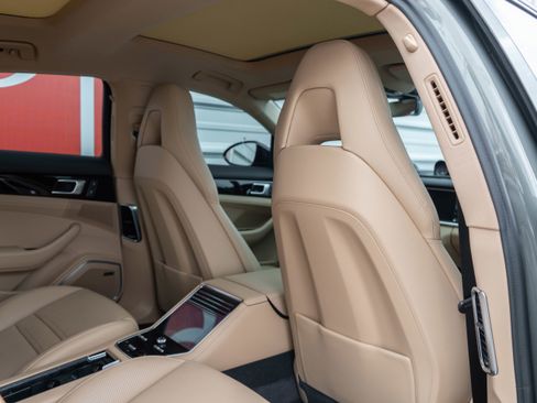 Used 2022 Porsche Panamera 4S AWD/4WD image 31