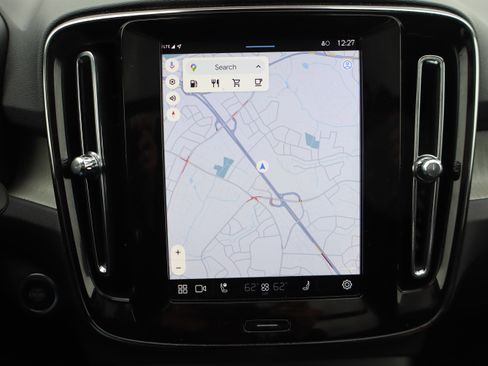 Used 2025 Volvo XC40 B5 Core image 25