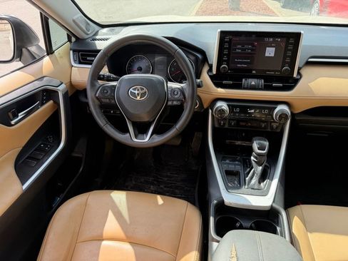 Used 2021 Toyota RAV4 XLE Premium image 21