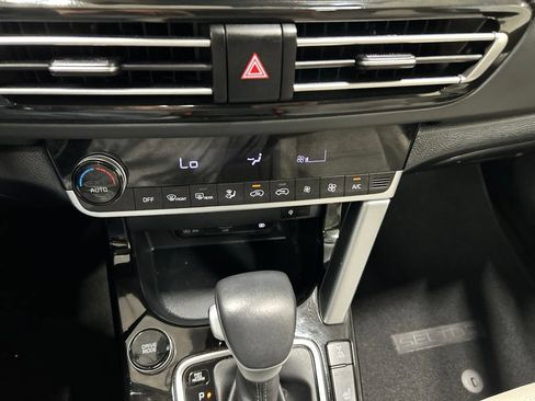 Used 2023 Kia Seltos SX w/ SX Sunroof Package AWD/4WD image 24