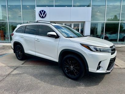Used 2019 Toyota Highlander SE