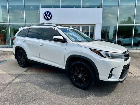 Used 2019 Toyota Highlander SE image 1
