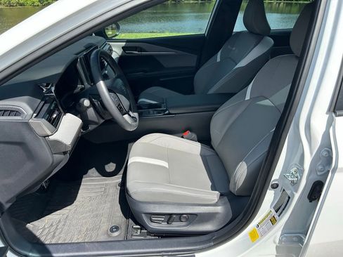 Used 2025 Toyota Camry SE w/ Convenience Package FWD image 14