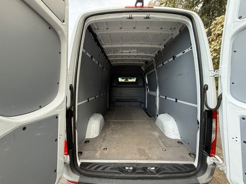 Used 2021 Mercedes-Benz Sprinter 2500 image 8