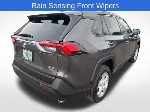 Used 2019 Toyota RAV4 XLE image 7