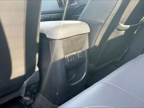 Used 2016 Chevrolet Colorado Z71 AWD/4WD image 11
