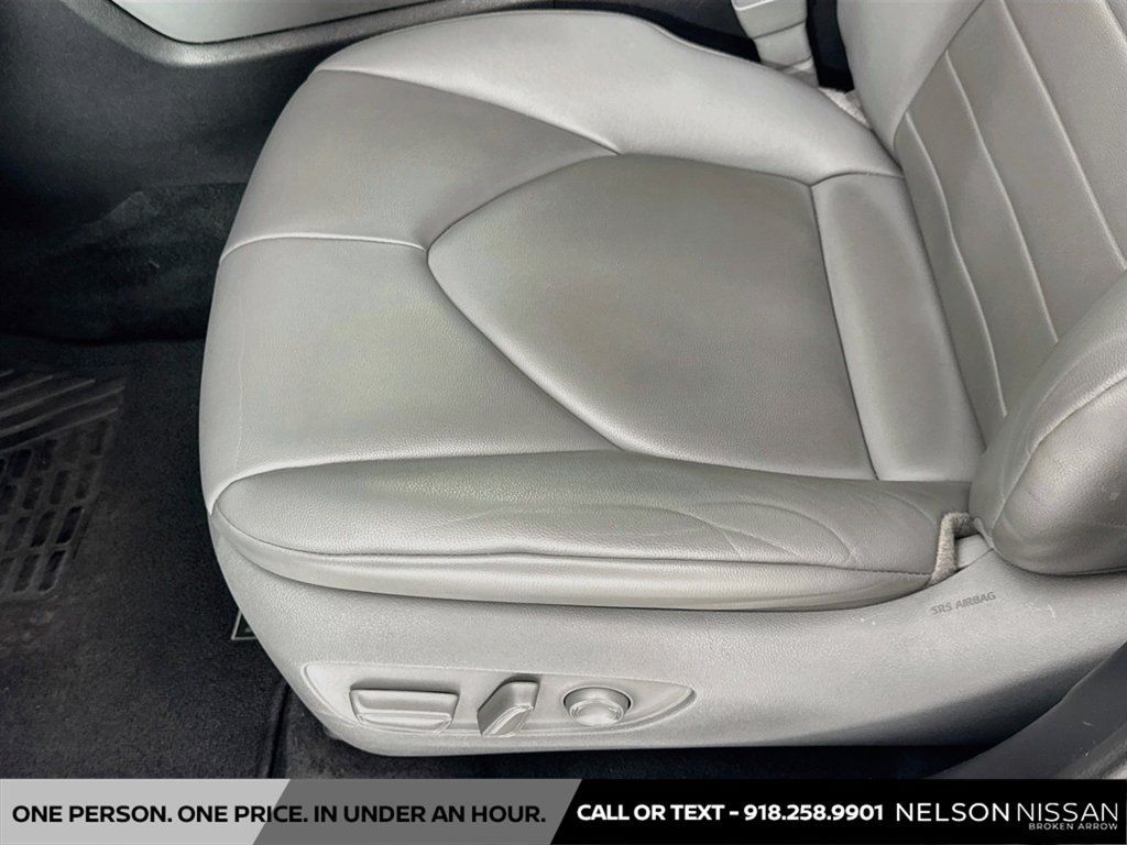 Used 2022 Toyota Highlander XLE AWD/4WD image 18