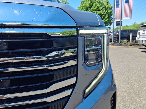 Used 2024 GMC Sierra 1500 SLT w/ SLT Premium Plus Package AWD/4WD image 11