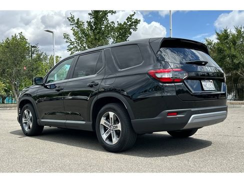 Certified 2025 Honda Pilot EX-L image 3