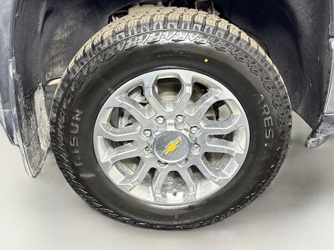 Used 2025 Chevrolet Silverado 2500 LTZ w/ LTZ Premium Package image 31