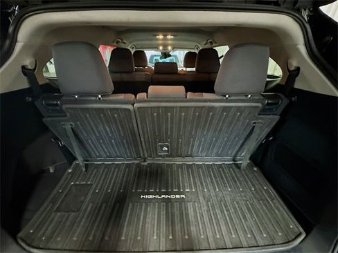 Used 2022 Toyota Highlander L image 28