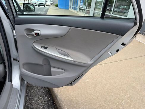 Used 2013 Toyota Corolla LE FWD image 35