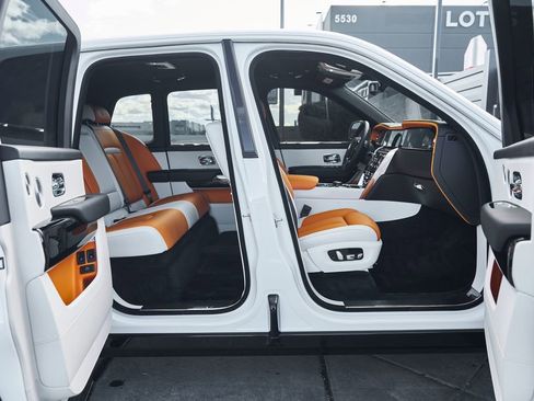 Used 2026 Rolls-Royce Cullinan AWD/4WD image 28
