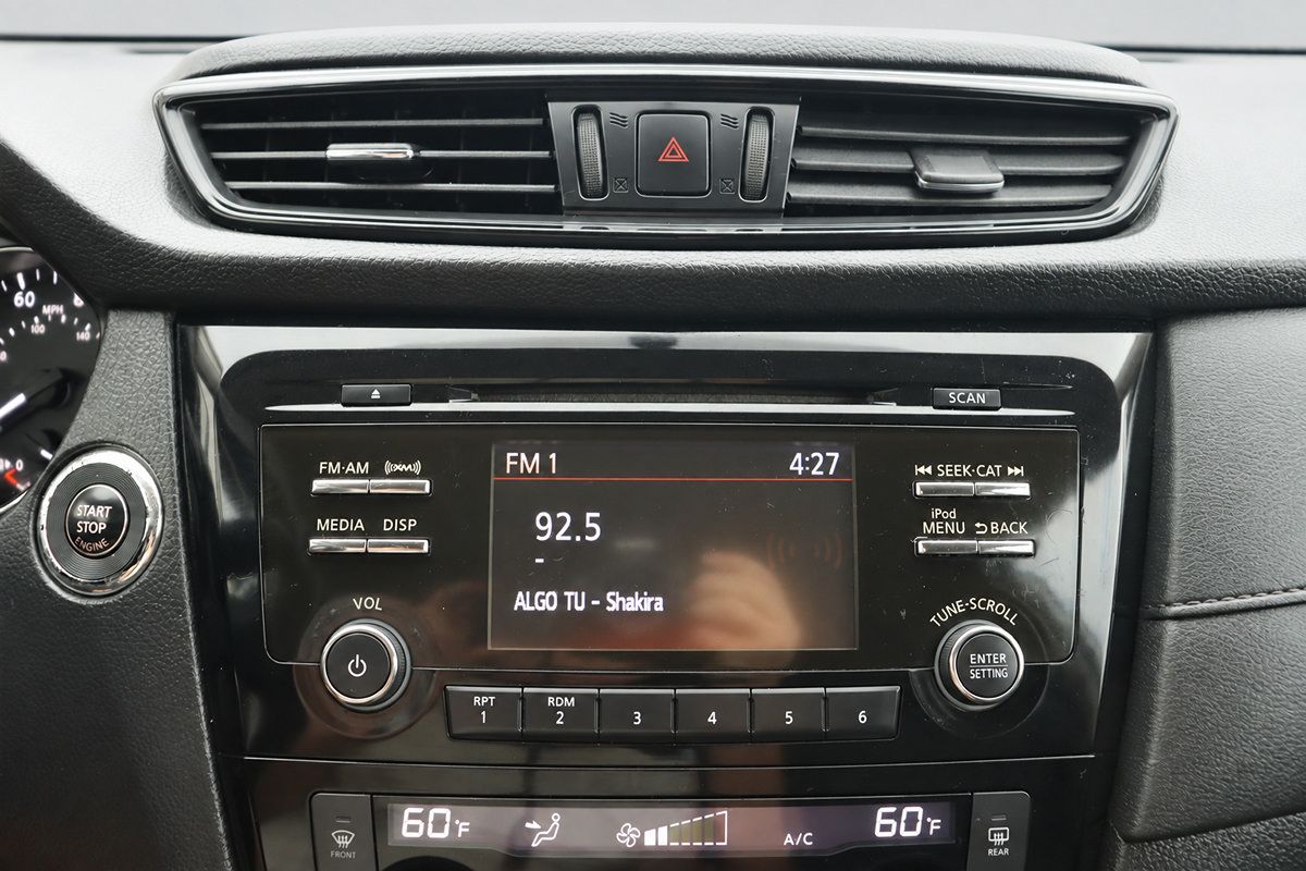Used 2017 Nissan Rogue SV FWD image 32